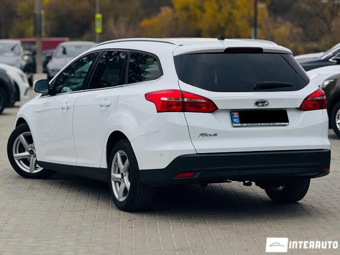 Ford Focus 33 interauto-car