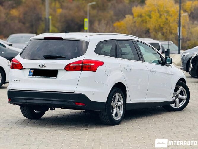 Ford Focus 32 interauto-car