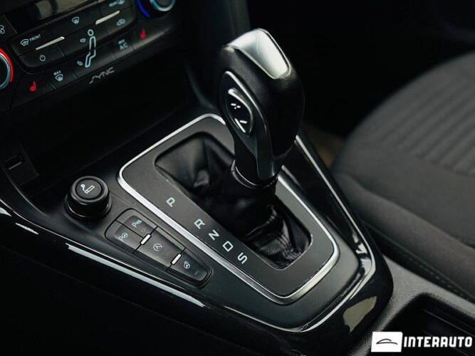 Ford Focus 41 interauto-car