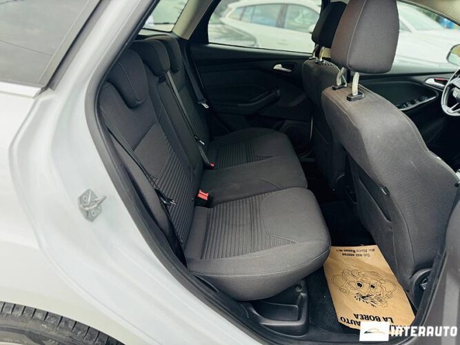 Ford Focus 43 interauto-car