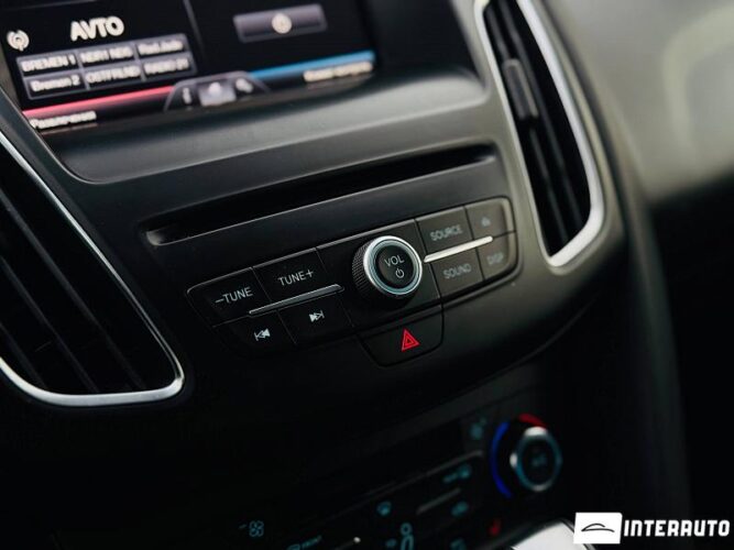 Ford Focus 39 interauto-car