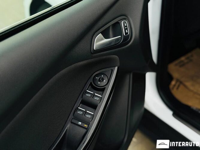 Ford Focus 46 interauto-car