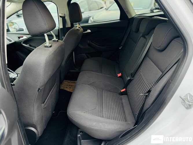 Ford Focus 42 interauto-car