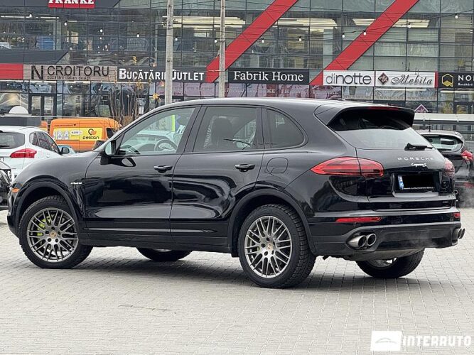 Porsche Cayenne S Hybrid 36 interauto-car