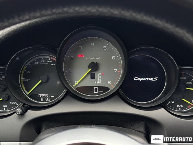 Porsche Cayenne S Hybrid 40 interauto-car