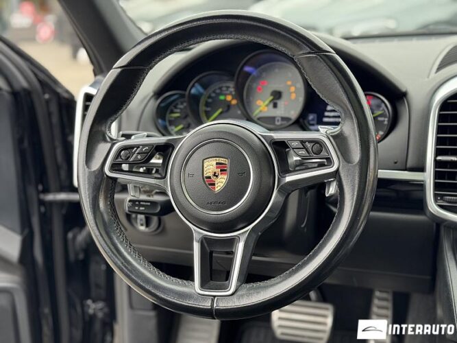 Porsche Cayenne S Hybrid 39 interauto-car