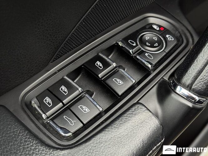 Porsche Cayenne S Hybrid 52 interauto-car