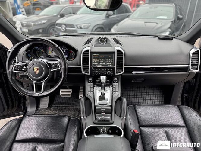 Porsche Cayenne S Hybrid 38 interauto-car