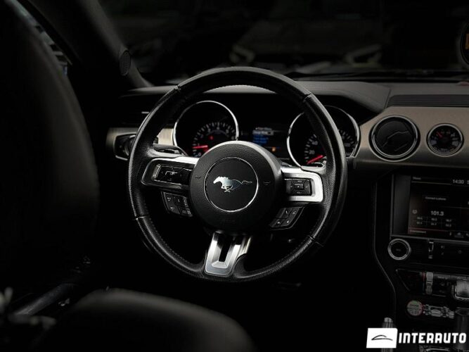 Ford Mustang 37 interauto-car