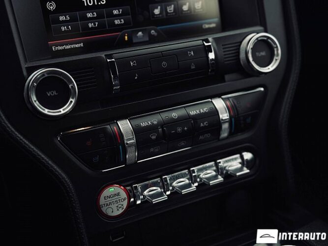 Ford Mustang 42 interauto-car