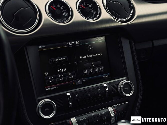 Ford Mustang 40 interauto-car