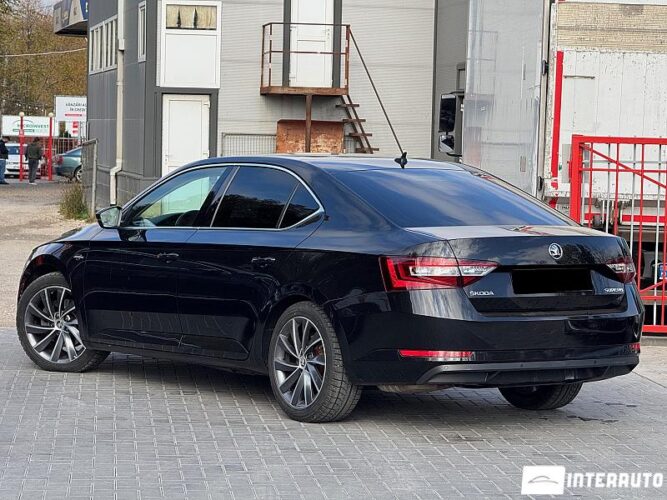 Skoda Superb 33 interauto-car