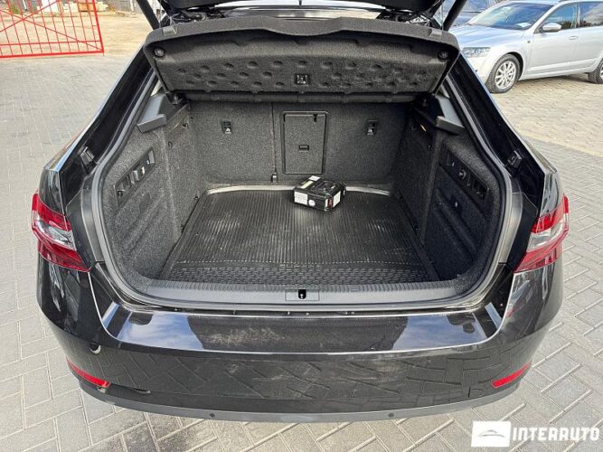 Skoda Superb 48 interauto-car