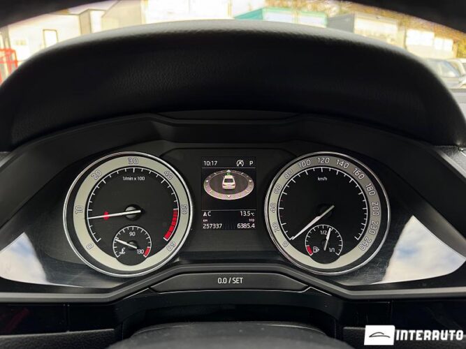 Skoda Superb 38 interauto-car