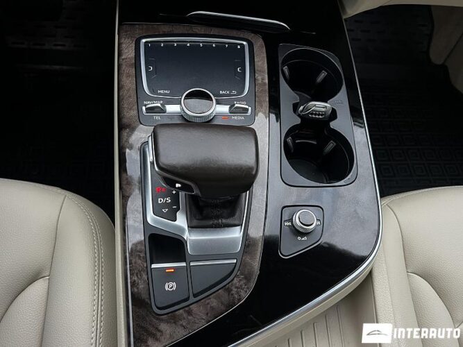 Audi Q7 47 interauto-car