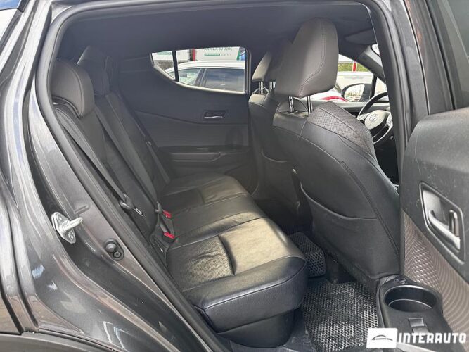 Toyota C-HR 44 interauto-car