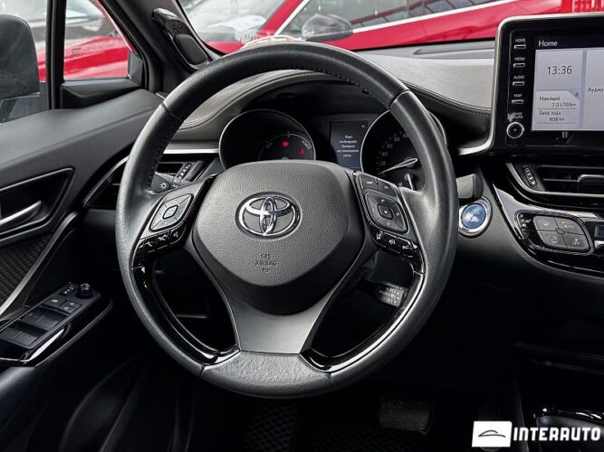 Toyota C-HR 36 interauto-car