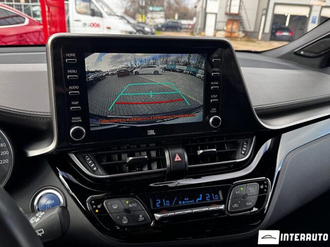 Toyota C-HR 38 interauto-car