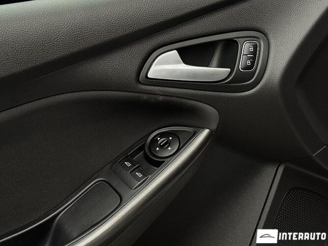 Ford Focus 32 interauto-car