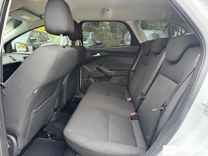 Ford Focus 41 interauto-car