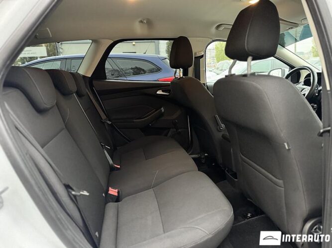 Ford Focus 42 interauto-car