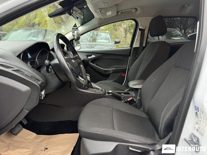 Ford Focus 33 interauto-car