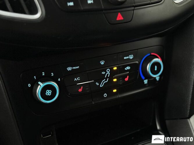 Ford Focus 38 interauto-car