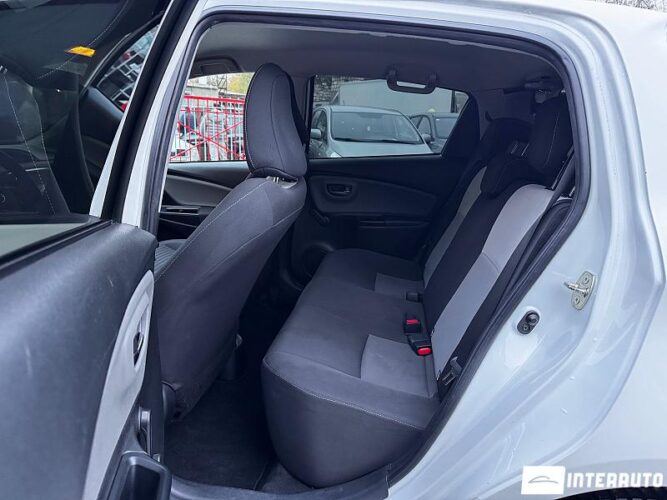 Toyota Yaris 29 interauto-car