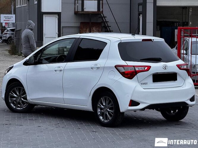Toyota Yaris 27 interauto-car