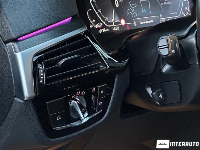 BMW 530e 44 interauto-car