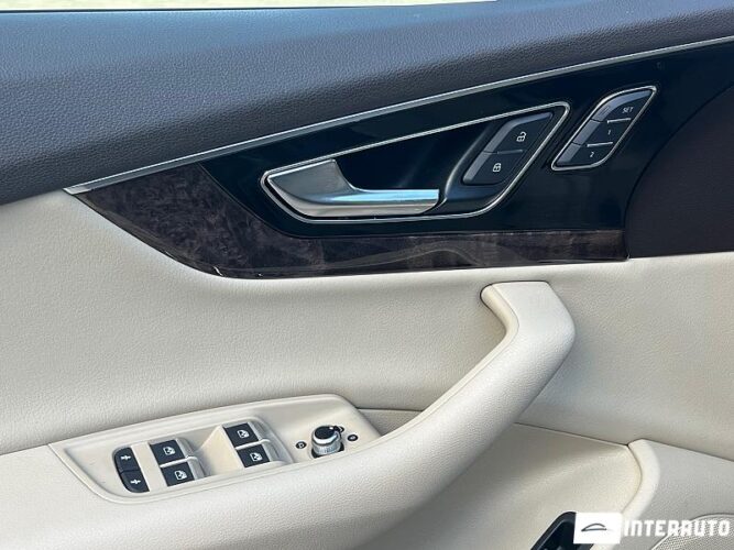 Audi Q7 44 interauto-car