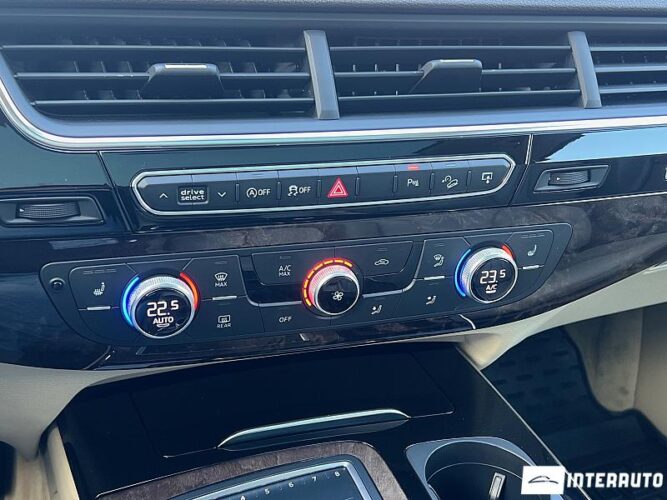 Audi Q7 42 interauto-car