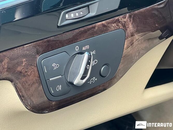 Audi Q7 43 interauto-car