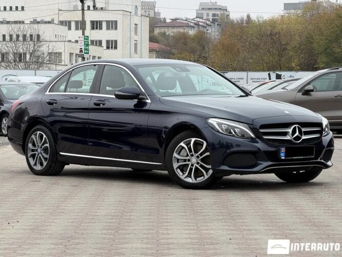 Mercedes C 350e 34 interauto-car