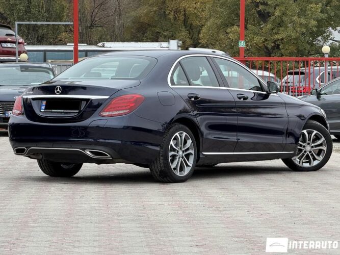 Mercedes C 350e 33 interauto-car