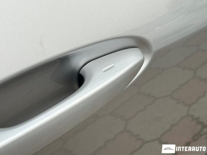 Lexus UX 250h 32 interauto-car