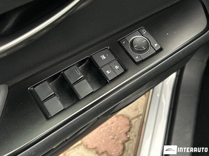 Lexus UX 250h 34 interauto-car