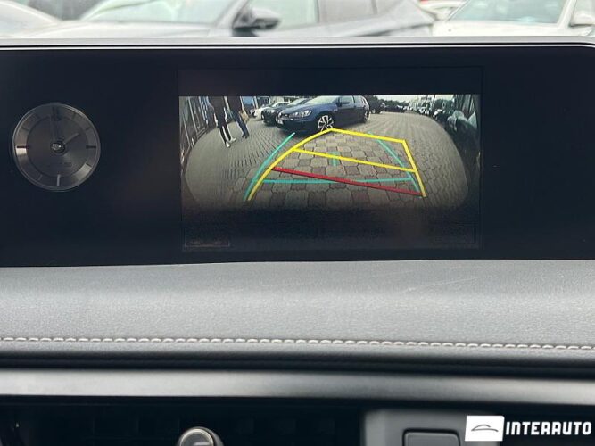 Lexus UX 250h 39 interauto-car