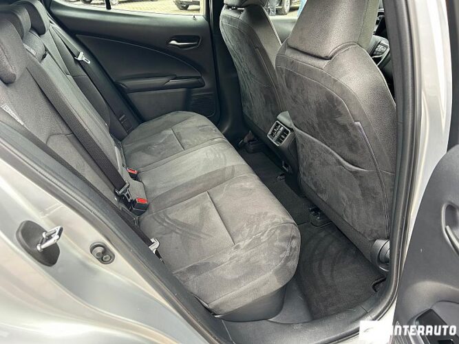 Lexus UX 250h 44 interauto-car