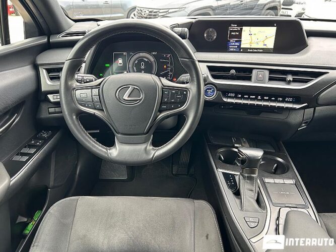 Lexus UX 250h 35 interauto-car