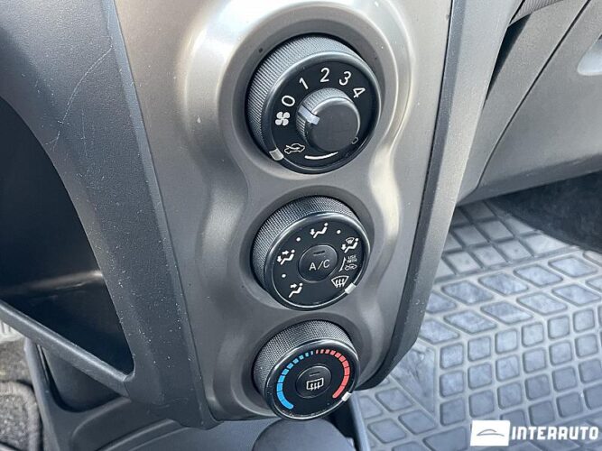 Toyota Yaris 41 interauto-car