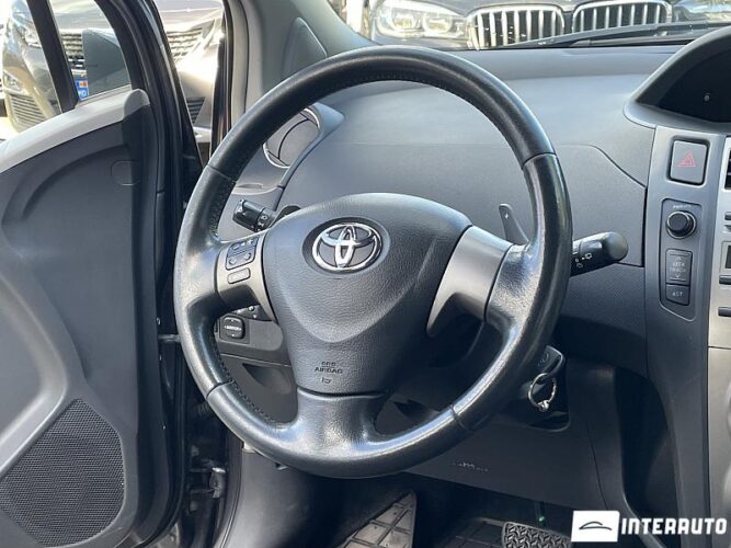 Toyota Yaris 37 interauto-car