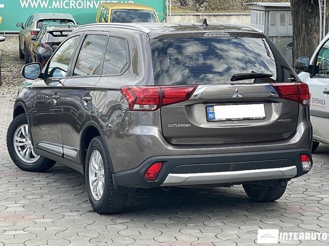 Mitsubishi Outlander 35 interauto-car