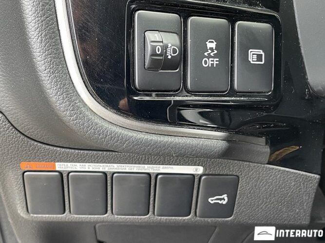 Mitsubishi Outlander 40 interauto-car