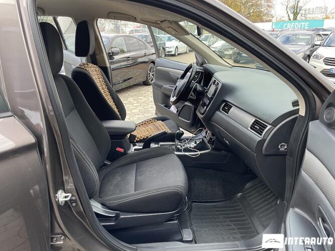 Mitsubishi Outlander 50 interauto-car