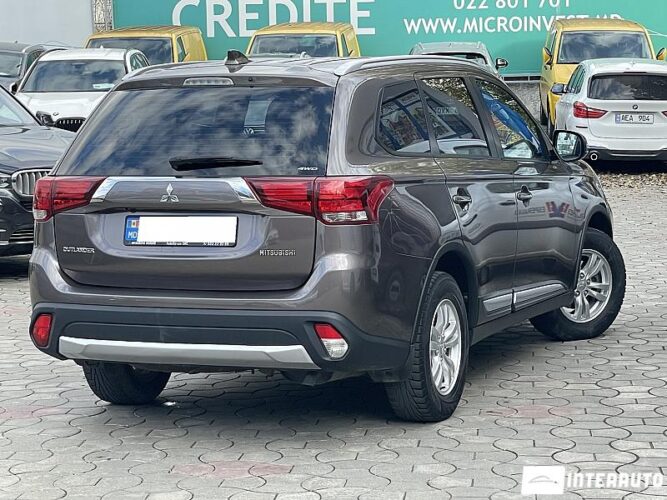 Mitsubishi Outlander 34 interauto-car