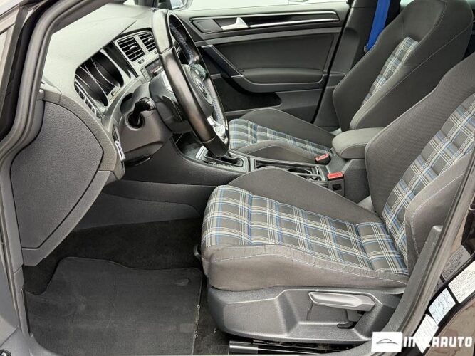 Volkswagen Golf GTE 38 interauto-car