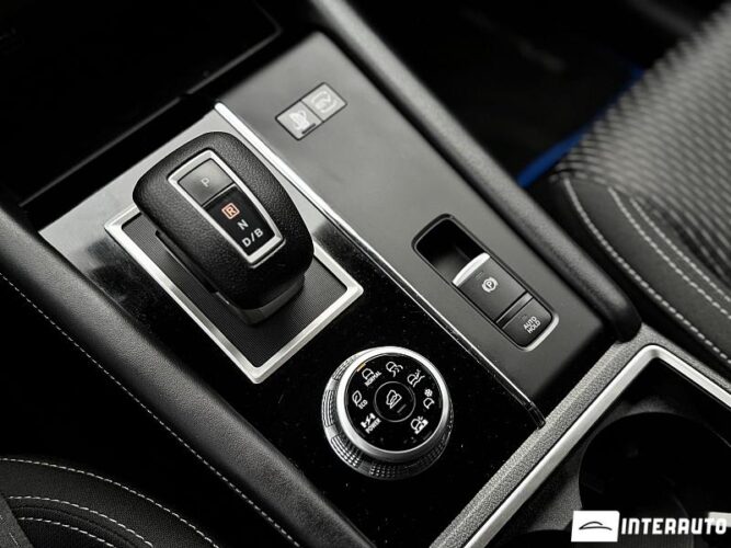 Mitsubishi Outlander 44 interauto-car