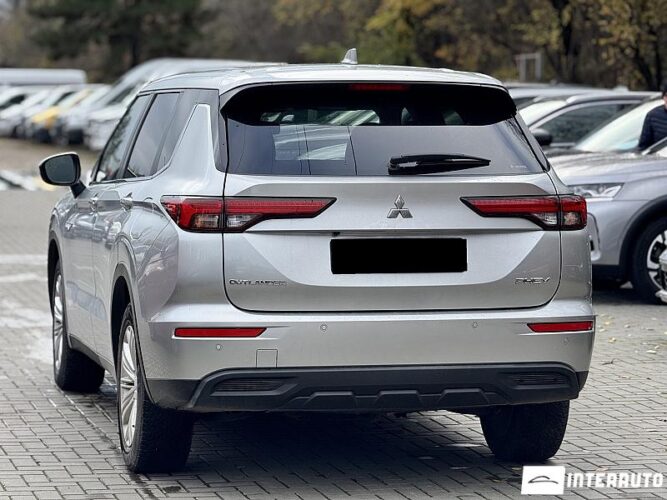 Mitsubishi Outlander 33 interauto-car