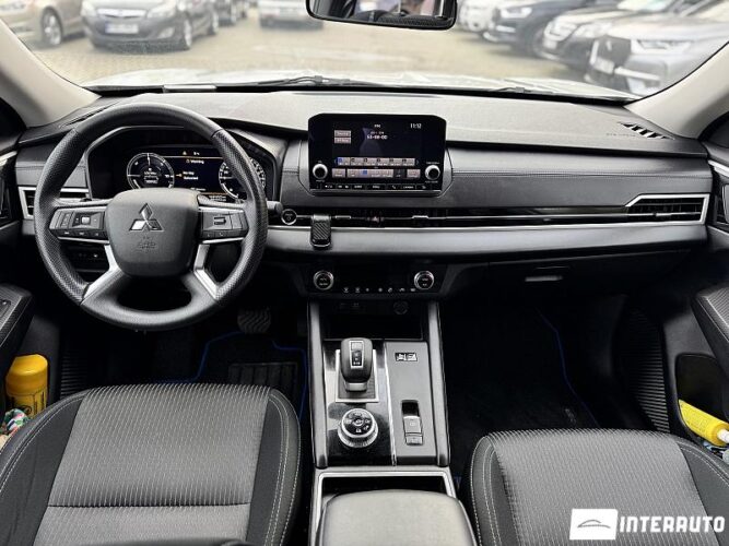 Mitsubishi Outlander 45 interauto-car